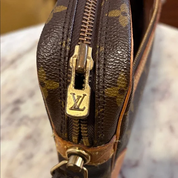 Vintage Louis Vuitton Monogram Marly Dragonne clutch. - Picture 9 of 17